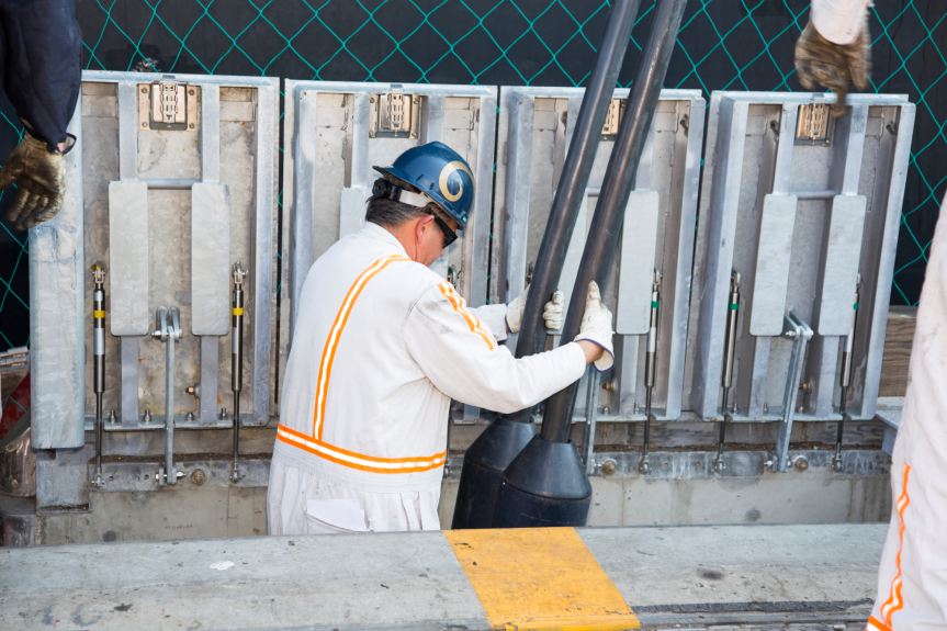 eBlue_ecoZero-Emissions Equipment To Terminals in port of Long Beach nomy_