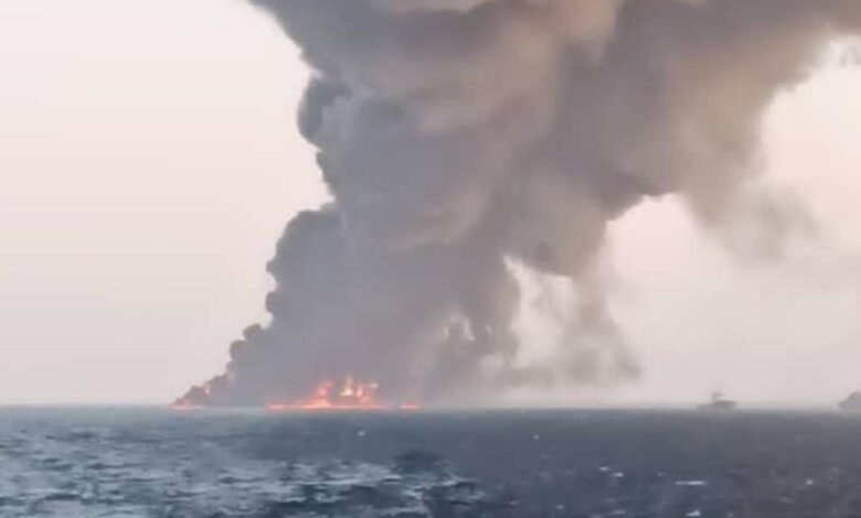 eBlue_economy_ غرق سفينة ايرانية بعد اشتعال النيران بها