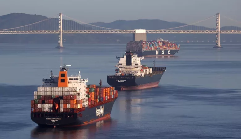 eBlue_economy_تكدس سفن الحاويات أمام المؤاني الأمريكية بسبب «دلتا» وتدفق الواردات