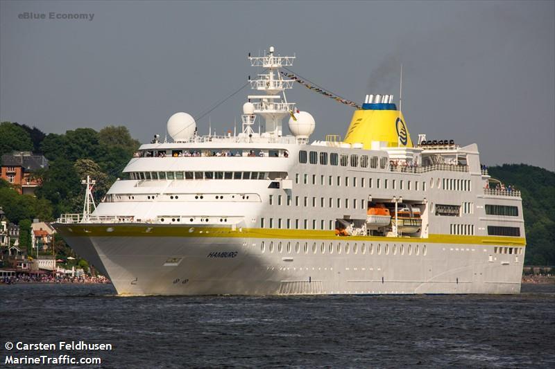 eBlue_economy_Cruise ship hit embankment in Hamburg setting sail for cruise VIDEO