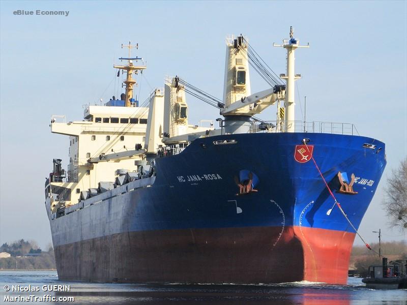 eBlue_economy_Disabled bulk carrier emergency anchored, Dardanelles