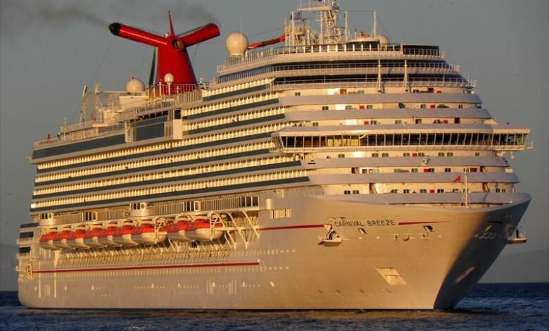 eBlue_economy_Carnival Cruise Ship Rescues Passengers from a Distressed Sailboat