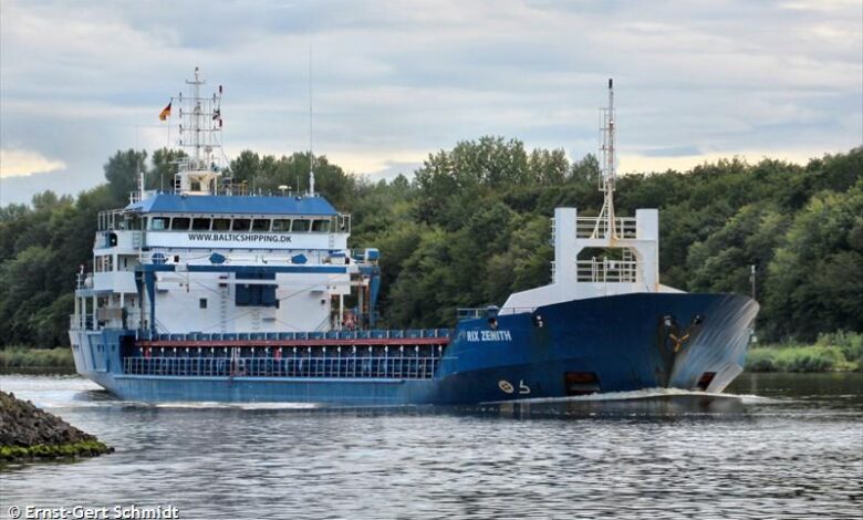 eBlue_economy_General cargo ship ran into embankment in Kiel Canal