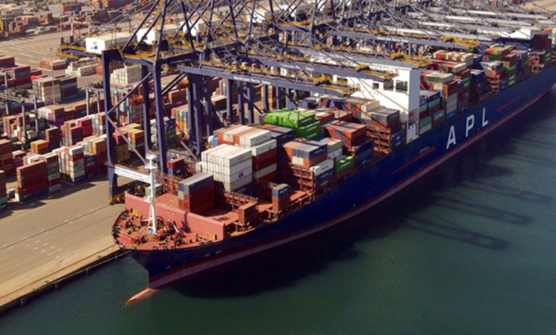 eBlue_economy_ Hutchison Ports Sohar welcomes largest container vessel in port history