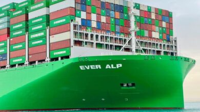 eBlue_economy_قناة السويس تشهد عبور سفينة الحاويات العملاقة ايفر الب في رحلتها البحرية الأولى من الجنوب