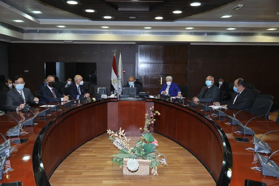 eBlue_economy_وزير النقل يبحث تفعيل مذكرة تفاهم لإدارة وتشغيل محطتي الحاويات في مينائي الدخيلة والسخنة