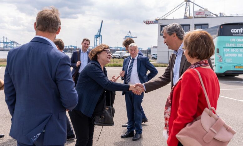 eBlue_economy_European Commissioner for Transport visits Port of Rotterdam