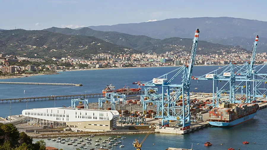 eBlue_economy_Maersk to reduce transit times by 5 -21 days from Asia to Northern Italy