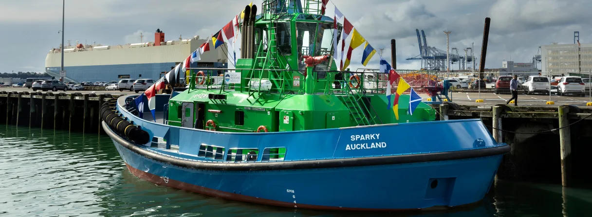 eBlue_economy_damen-s-first-all-electric-tug-sparky-delivered-to-ports-of-auckland-top