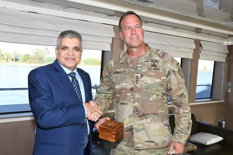 eBlue_economy_Admiral Osama Rabie, receives the commander of the US Central Command