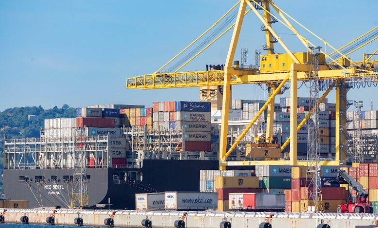 eBlue_economy_China - Italy container freight rates plummet below 5,000 dollars