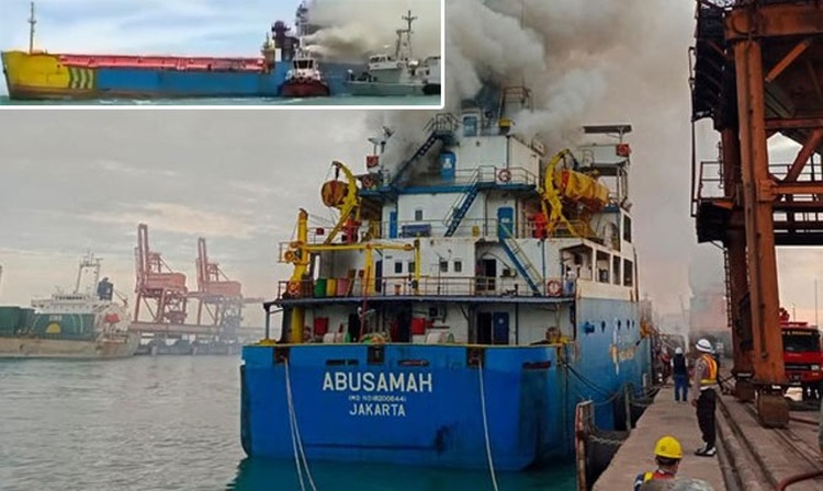eBlue_economy_Fire erupted in bulk carrier ABUSAMAH at Cilegon port