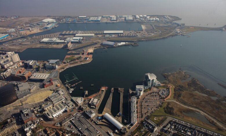 eBlue_economy_Port of Cardiff celebrates new distribution centre lease with Owens Group