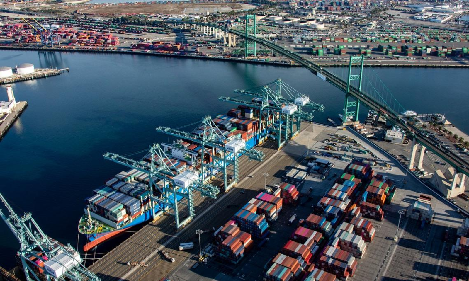 eBlue_economy_Port of LA_CONTAINER DWELL FEE PUT ON HOLD THROUGH NOV. 18