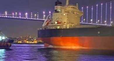 eBlue_economy_Panamax bulk carrier disabled in Bosphorus