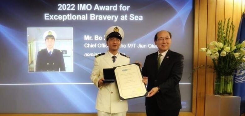 eBlue_economy_Tanker chief officer Bo Xu receives 2022 IMO Bravery Award